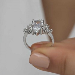 Gümüş Beyaz Baget Taşlı Kadın Yüzük Gümüş Beyaz Baget Taşlı Kadın Yüzük