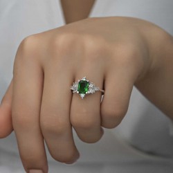 Gümüş Yeşil Baget Taşlı Kadın Yüzük Gümüş Yeşil Baget Taşlı Kadın Yüzük