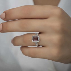 Gümüş Mor Baget Taşlı Kadın Yüzük Gümüş Mor Baget Taşlı Kadın Yüzük