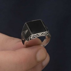 Gümüş Oniks Taşlı Tuğra Erkek Yüzük Gümüş Oniks Taşlı Tuğra Erkek Yüzük