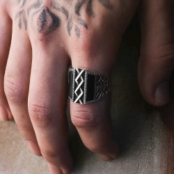 Gümüş OniksTaşlı Erkek Yüzük Gümüş OniksTaşlı Erkek Yüzük
