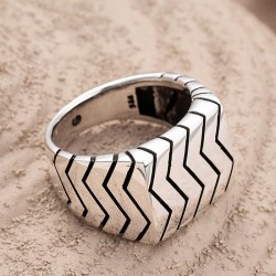 Gümüş Zikzak Desenli Erkek Yüzük Gümüş Zikzak Desenli Erkek Yüzük