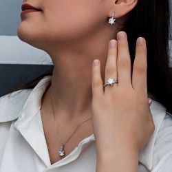 Gümüş Çiçek Desenli Kadın Set Gümüş Çiçek Desenli Kadın Set