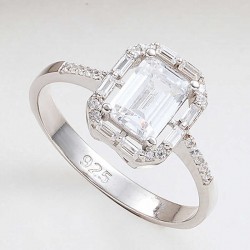 Gümüş Beyaz Baget Taşlı Kadın Yüzük Gümüş Beyaz Baget Taşlı Kadın Yüzük