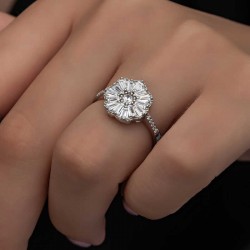 Gümüş Baget Taşlı Kadın Yüzük Gümüş Baget Taşlı Kadın Yüzük