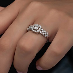 Gümüş Baget Taşlı Kadın Yüzük Gümüş Baget Taşlı Kadın Yüzük