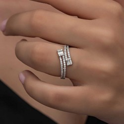 Gümüş Baget Taşlı Kadın Yüzük Gümüş Baget Taşlı Kadın Yüzük