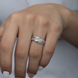 Gümüş Zirkon Taşlı Bayan Yüzük Gümüş Zirkon Taşlı Bayan Yüzük