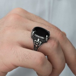 Gümüş Zambak Çiçeği Desenli Pençe Erkek Yüzük Gümüş Zambak Çiçeği Desenli Pençe Erkek Yüzük