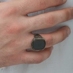 Gümüş Oniks Taşlı Desenli Erkek Yüzük Gümüş Oniks Taşlı Desenli Erkek Yüzük