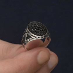 Gümüş Tuğralı Siyah Zirkon Taşlı Erkek Yüzük Gümüş Tuğralı Siyah Zirkon Taşlı Erkek Yüzük