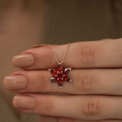 Gümüş Rose Kırmızı Çiçek Kolye Gümüş Rose Kırmızı Çiçek Kolye