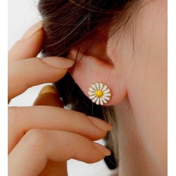 Gümüş Papatya Çivili Küpe Gümüş Papatya Çivili Küpe