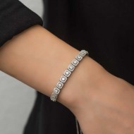 Gümüş Kare Baget Taşlı Asansörlü Bileklik Gümüş Kare Baget Taşlı Asansörlü Bileklik