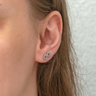 Gümüş İki Kalp Çivili Bayan Küpe Gümüş İki Kalp Çivili Bayan Küpe