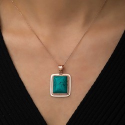 Gümüş Firuze Taşlı Kare Bayan Kolye Gümüş Firuze Taşlı Kare Bayan Kolye