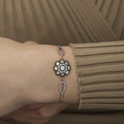 Gümüş Rose Çiçek Desenli Elmas Montür Bileklik Gümüş Rose Çiçek Desenli Elmas Montür Bileklik