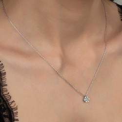 Swarovski Taşlı Gümüş Tektaş Bayan Kolye Swarovski Taşlı Gümüş Tektaş Bayan Kolye