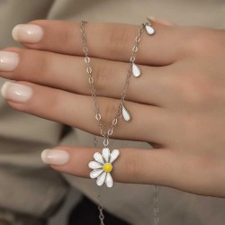 Gümüş Rodyum Papatya Seviyor Sevmiyor Bayan Kolye Gümüş Rodyum Papatya Seviyor Sevmiyor Bayan Kolye