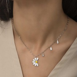 Gümüş Rodyum Papatya Seviyor Sevmiyor Bayan Kolye Gümüş Rodyum Papatya Seviyor Sevmiyor Bayan Kolye