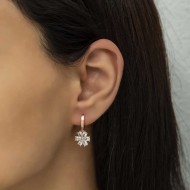 Gümüş Beyaz Çiçek Bayan Küpe Gümüş Beyaz Çiçek Bayan Küpe