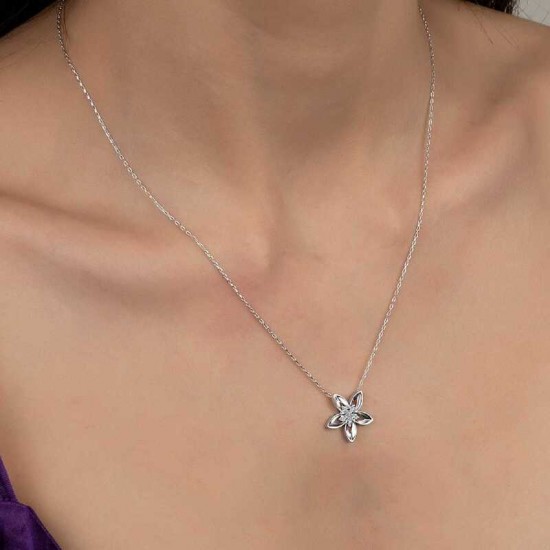 Peraland - Swarovski Taşlı Gümüş Çiçek Bayan Kolye Swarovski Taşlı Gümüş Çiçek Bayan Kolye