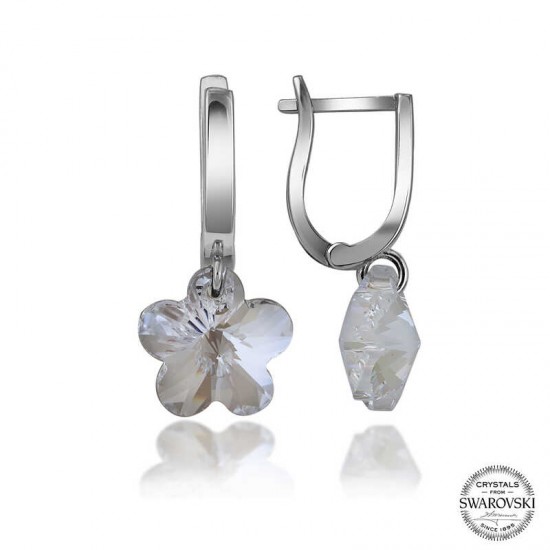 Swarovski Crystal Taşlı Gümüş Beyaz Papatya Sallantılı Kadın Küpe Swarovski Crystal Taşlı Gümüş Beyaz Papatya Sallantılı Kadın Küpe
