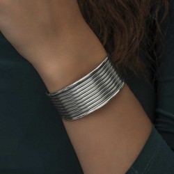 Gümüş Eskitme Desenli Kadın Bilezik Gümüş Eskitme Desenli Kadın Bilezik