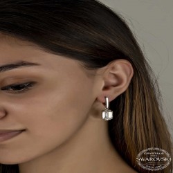 Swarovski Crystal Taşlı Gümüş Beyaz Baget Sallantılı Kadın Küpe Swarovski Crystal Taşlı Gümüş Beyaz Baget Sallantılı Kadın Küpe