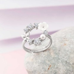 Gümüş Ayarlanabilir Manolya Çiçeği Kadın Yüzük Gümüş Ayarlanabilir Manolya Çiçeği Kadın Yüzük