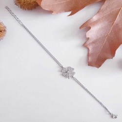 Gümüş Kalpli Yonca Kadın Bileklik Gümüş Kalpli Yonca Kadın Bileklik