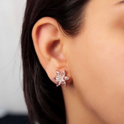 Gümüş Rose Beyaz Lotus Çiçeği Çivili Kadın Küpe Gümüş Rose Beyaz Lotus Çiçeği Çivili Kadın Küpe