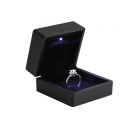 Işıklı Siyah Renk Yüzük Ve Alyans Kutusu Işıklı Siyah Renk Yüzük Ve Alyans Kutusu