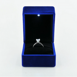 Işıklı Mavi Renk Kadife Yüzük Ve Alyans Kutusu Işıklı Mavi Renk Kadife Yüzük Ve Alyans Kutusu