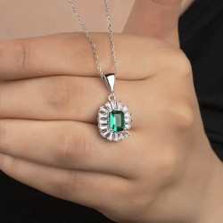 Gümüş Elmas Montür Zümrüt Taşlı Kadın Kolye Gümüş Elmas Montür Zümrüt Taşlı Kadın Kolye