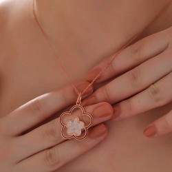 Gümüş Rose Çiçek Desenli Kadın Kolye Gümüş Rose Çiçek Desenli Kadın Kolye