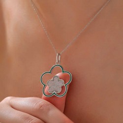 Gümüş Çiçek Desenli Kadın Kolye Gümüş Çiçek Desenli Kadın Kolye