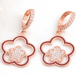 Gümüş Rose Sallantılı Çiçek Desenli Kadın Küpe Gümüş Rose Sallantılı Çiçek Desenli Kadın Küpe