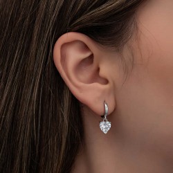 Gümüş Beyaz Taşlı Kalpli Kadın Küpe Gümüş Beyaz Taşlı Kalpli Kadın Küpe