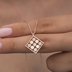 Gümüş Rose Dörtgen Zirkon Taşlı Kadın Kolye Gümüş Rose Dörtgen Zirkon Taşlı Kadın Kolye