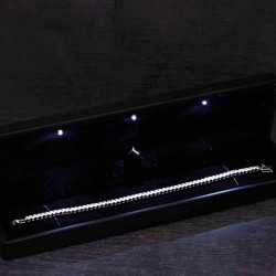 Gümüş Işıklı Kutulu 4 mm Beyaz Taşlı Su Yolu Kadın Bileklik Gümüş Işıklı Kutulu 4 mm Beyaz Taşlı Su Yolu Kadın Bileklik