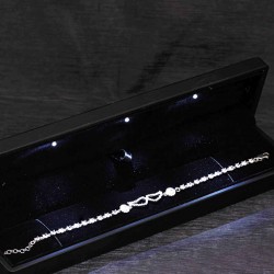 Gümüş Işıklı Kutulu Melek Kanadı Kadın Bileklik Gümüş Işıklı Kutulu Melek Kanadı Kadın Bileklik