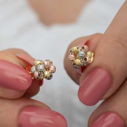 Gümüş Renkli Dorika Kadın Çivili Küpe Gümüş Renkli Dorika Kadın Çivili Küpe