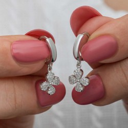 Gümüş Sallantılı Yonca Kadın Küpe Gümüş Sallantılı Yonca Kadın Küpe